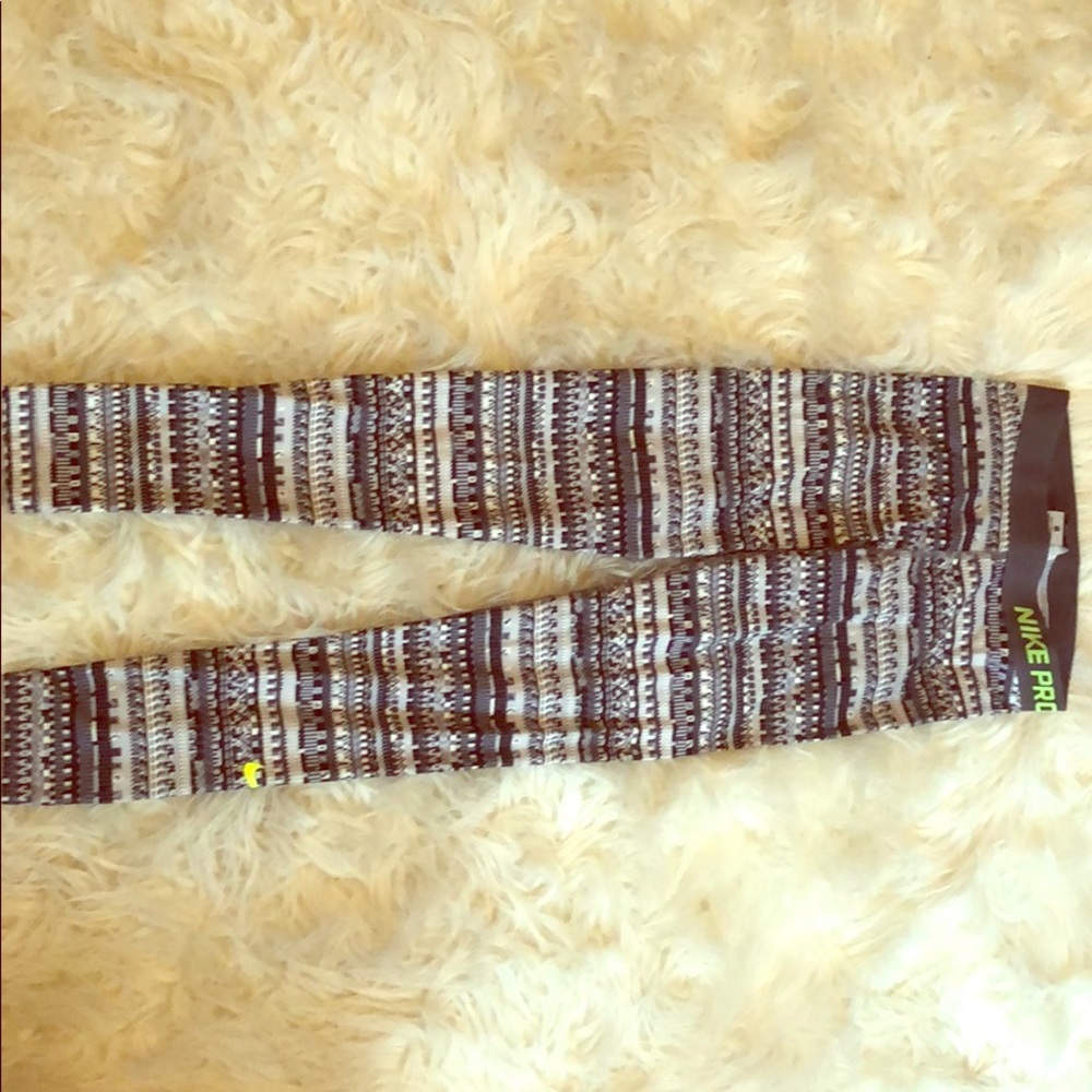 Nike Pro workout leggings